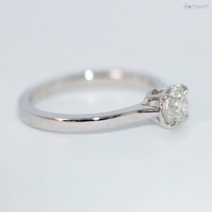 http://johnguiath.com/wp-content/uploads/2021/07/Bague-diamant-NAIA-or-blanc.-300x300.jpg